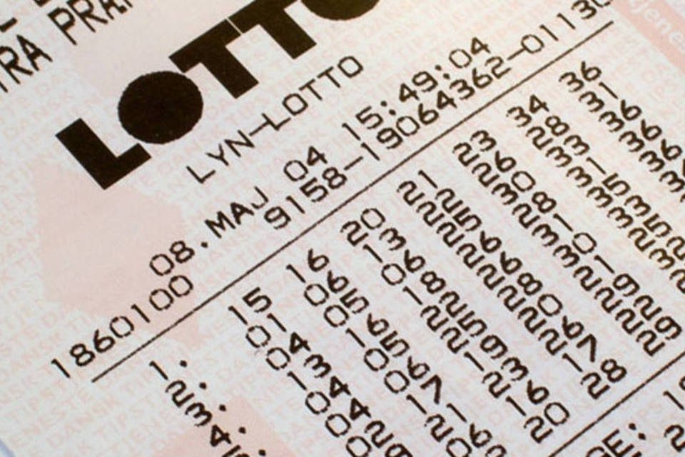 Bilhete de loteria: o plano do ganhador agora é se aposentar e não ter mais com o que se preocupar se vai ter dinheiro suficiente até o fim do mês (Uffe Nielsen/ Stock Exchange)