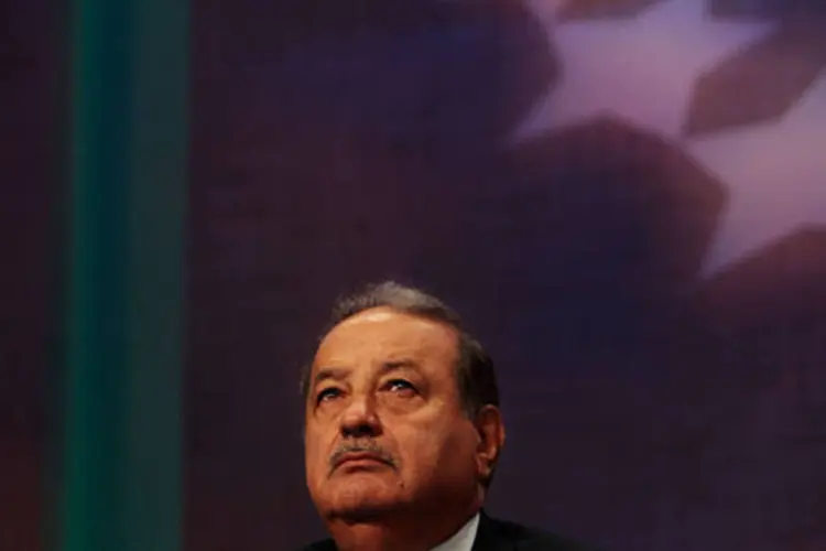 
	Carlos Slim, dono da Am&eacute;rica M&oacute;vil: no M&eacute;xico, empresa est&aacute; sentindo os efeitos de uma reforma regulat&oacute;ria que reduziu os pre&ccedil;os do setor
 (Chris Hondros/Getty Images)