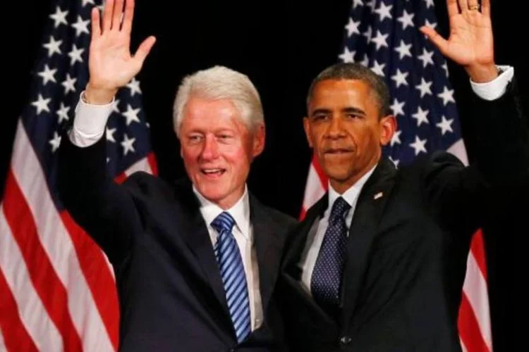 Bill Clinton e Barack Obama juntos no dia 4 de junho de 2012, em Astoria (Larry Downing/Reuters)