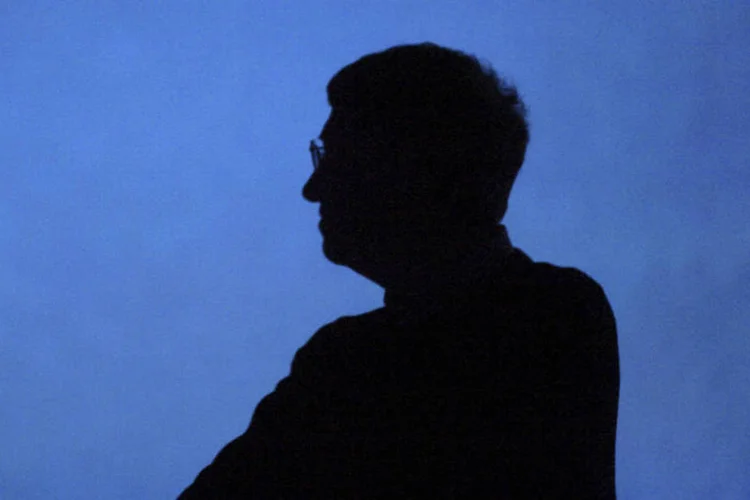 
	A silhueta de Bill Gates: falha permitiria que hackers roubem credenciais de login de centenas de milh&otilde;es de PCs
 (Ron Wurzer/Getty Images)