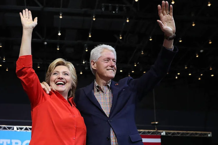 
	Hillary e Bill Clinton: na Conven&ccedil;&atilde;o Democrata, Bill Clinton destacou criteriosamente as virtudes de sua esposa
 (Justin Sullivan/Getty Images)