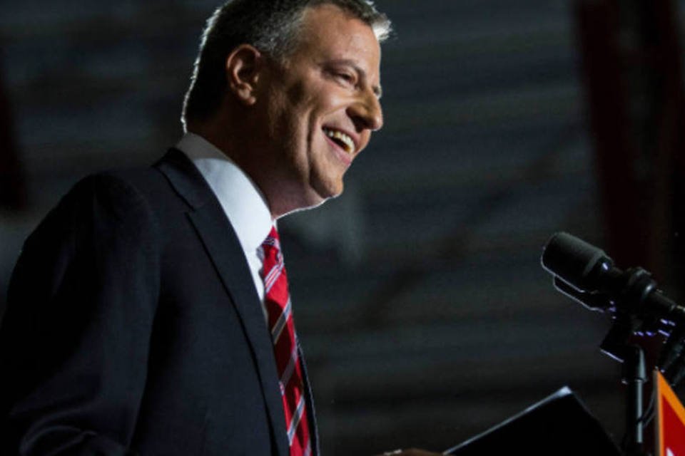 Prefeito de NY pede trégua após protestos e críticas