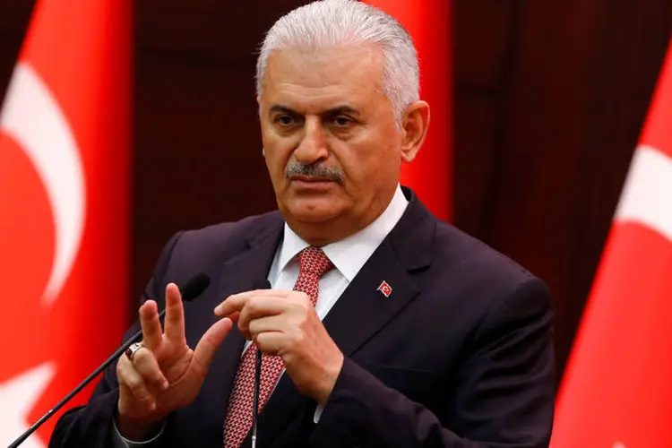 
	Binali Yildirim: &quot;a democracia vai ganhar&quot;, disse o chefe de governo turco
 (Umit Bektas / Reuters)