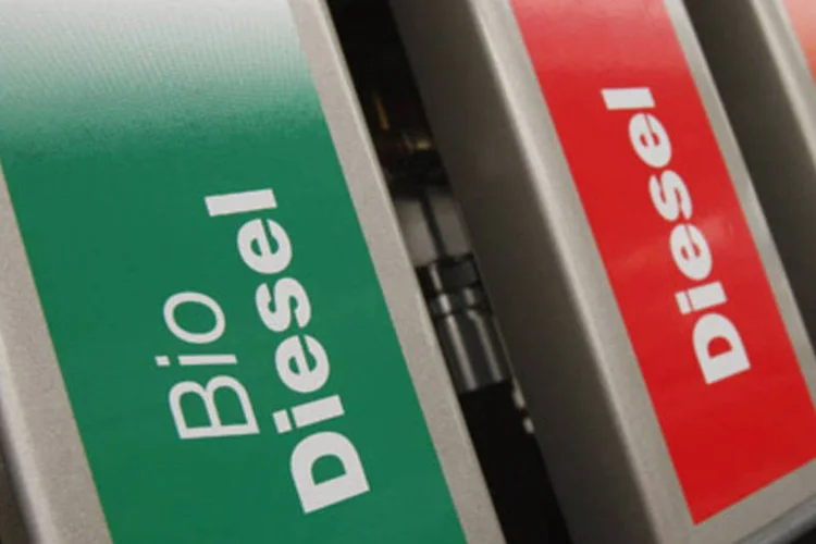 
	Diesel: a al&iacute;quota do imposto que estava reduzida a 15% agora passar&aacute; para 45% at&eacute; 31 de dezembro de 2017, voltando novamente para 15% em 1&ordm; de janeiro de 2018
 (.)