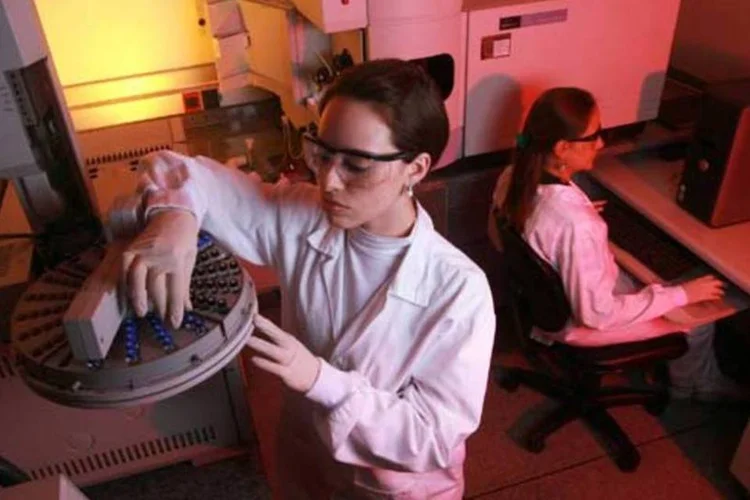 
	F&aacute;brica da Biolab: o objetivo &eacute; adequar os dossi&ecirc;s de medicamentos com os &oacute;rg&atilde;os reguladores americanos, o que poder&aacute; expandir o campo de atua&ccedil;&atilde;o do grupo brasileiro
 (Cláudio Rossi / EXAME)