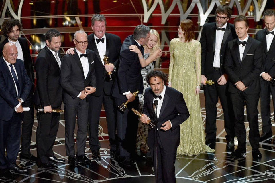 Iñárritu leva Oscars de filme, direção e roteiro por Birdman