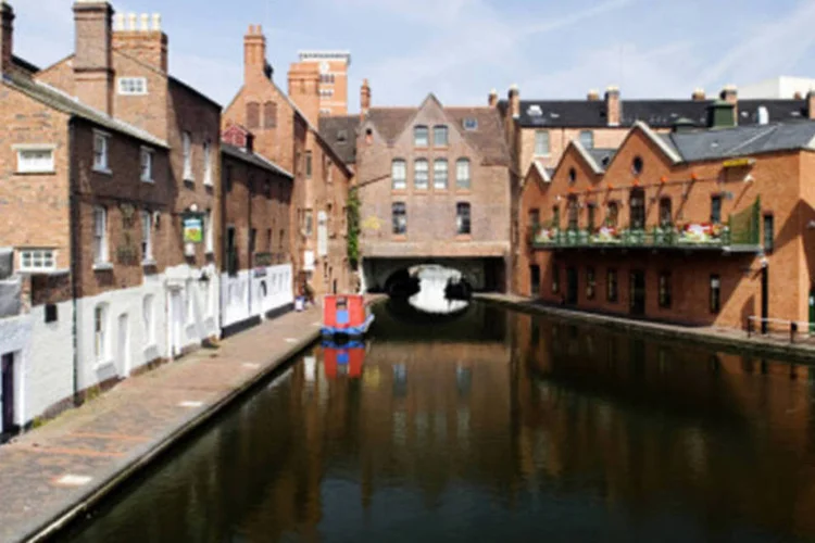 Birmingham, centro da Inglaterra: o plano supostamente fracassou porque os cinco membros que se dirigiam à manifestação chegaram duas horas depois que os participantes do ato se dispersaram. (GettyImages)