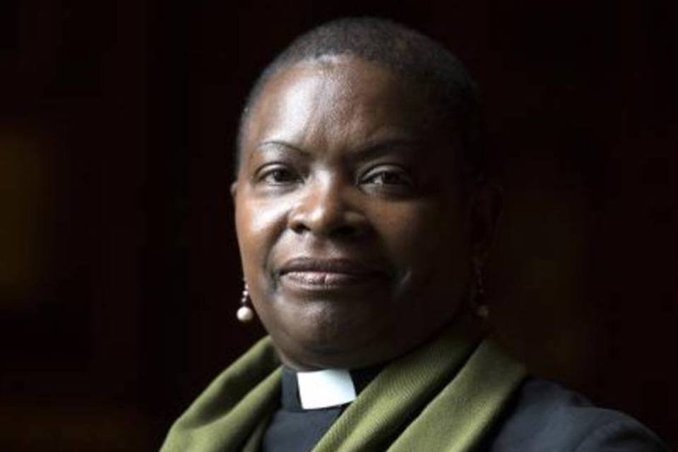 Igreja Anglicana da Inglaterra aprova mulheres bispos