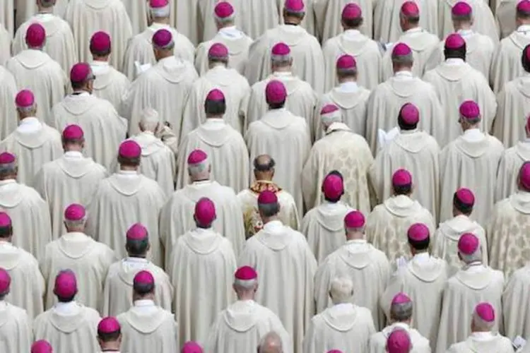 
	Bispos reunidos: presen&ccedil;a massiva na cerim&ocirc;nia de canoniza&ccedil;&atilde;o dos dois papas
 (REUTERS/Stefano Rellandini)