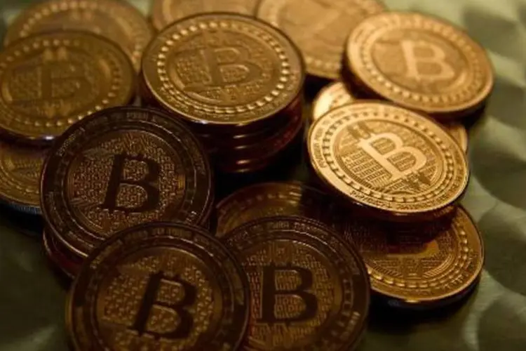 Bitcoin: o preço da moeda digital despencou, caindo até 18% imediatamente após a decisão antes de recuperar parte das perdas na sequência (Karen Bleier/AFP)