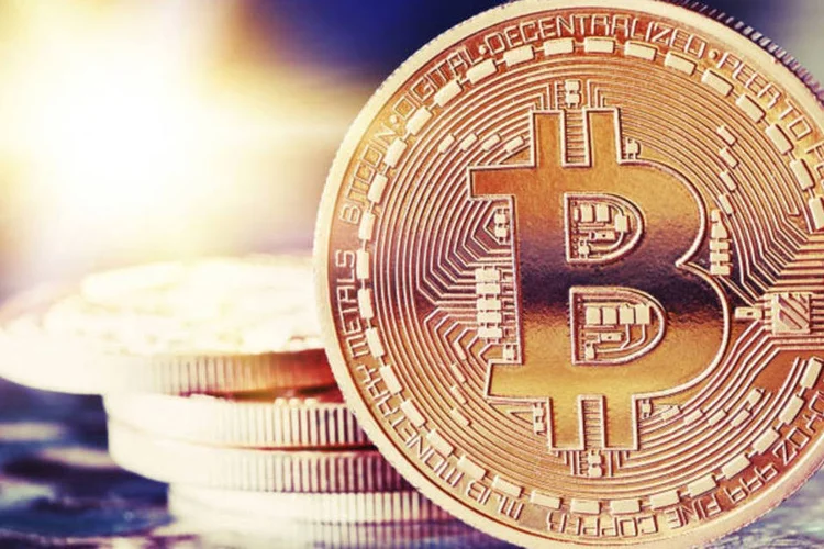 
	Bitcoin: depois de um 2014 p&eacute;ssimo, a moeda ressurgiu das cinzas
 (Reprodução)