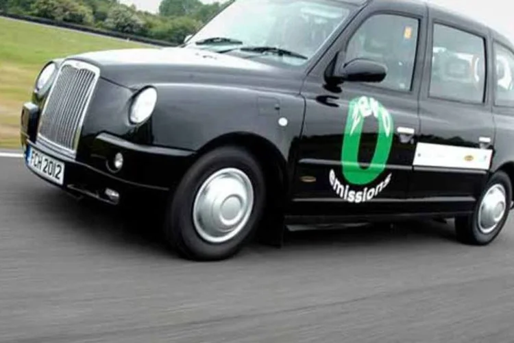 
	T&aacute;xi preto em Londres: Nissan&nbsp;confirmou que o carro ter&aacute; um motor a gasolina, com far&oacute;is circulares, desenhos mais modernos e novos par&aacute;-choques
 (Divulgação/Intelligent Energy)