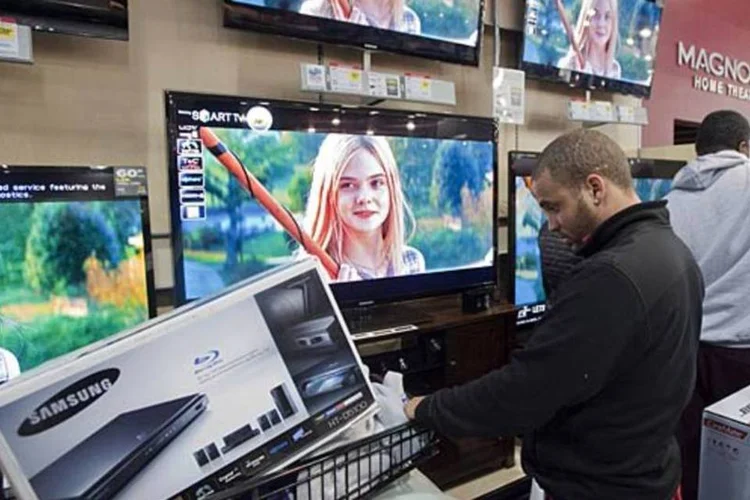 Black Friday nos  Estados Unidos: consumidores são atraídos pelos preços baixos, mas às vezes fazem maus negócios (Craig Lassig / Getty Images)