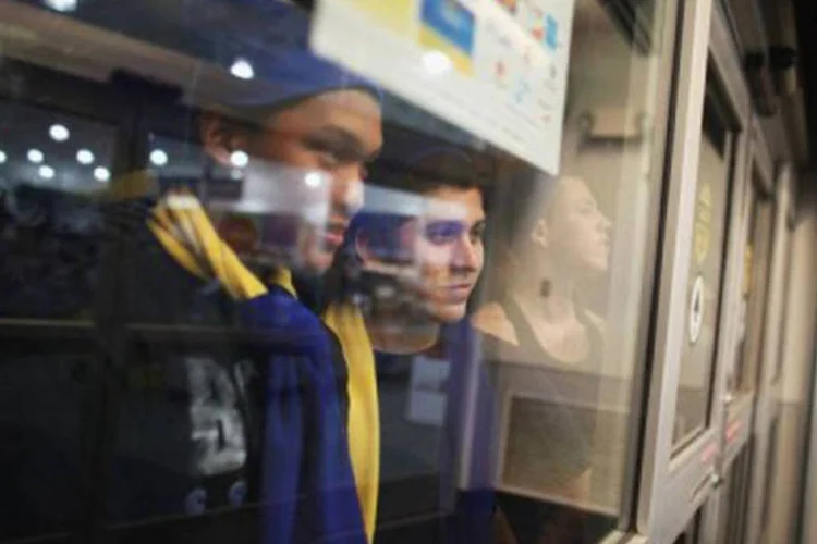 Americanos esperam para entrar em uma loja na Flórida durante a "Black Friday": a diminuição das despesas das famílias é um dos motivos para o crescimento modesto (Spencer Platt/Getty Images/AFP)
