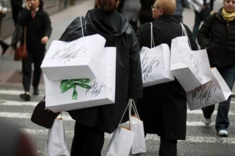 Grandes redes, como Walmart, Best Buy e Toys "R" Us, aderem ao evento e reduzem os preços dos produtos em até 90% (David Goldman/Getty Images)