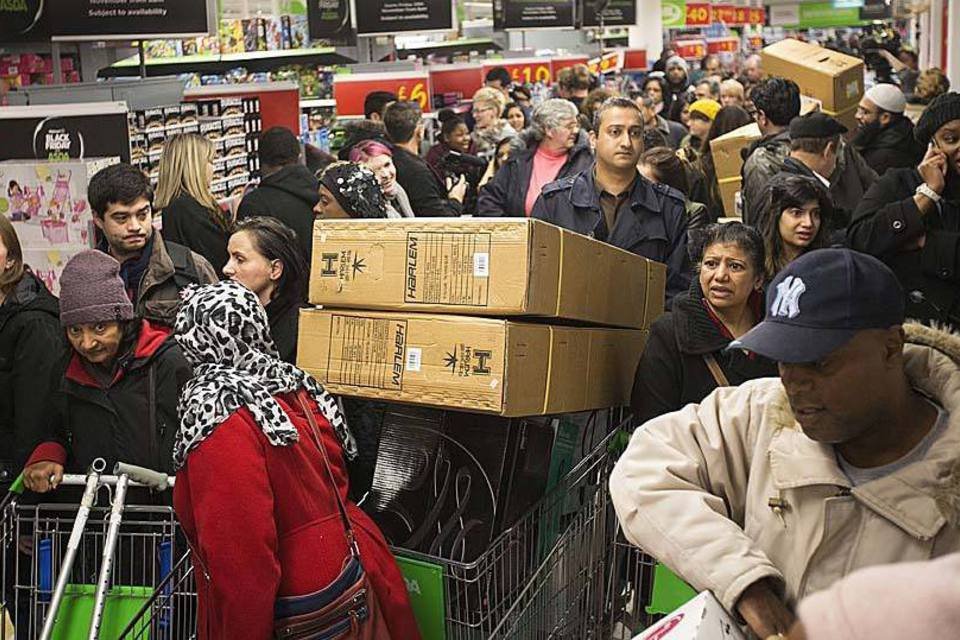 Multidão que vai às compras na Black Friday diminui nos EUA