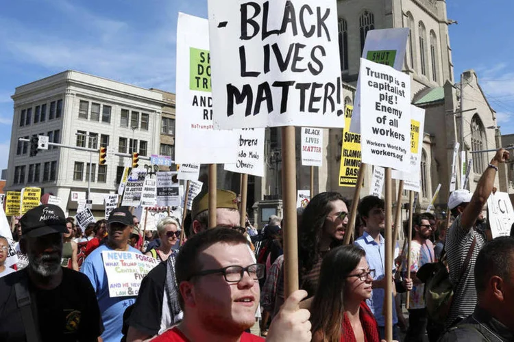 
	Black Lives Matter: &quot;A vis&atilde;o aterrorizadora que Donald J. Trump apresenta, o situa entre alguns dos piores fascistas da hist&oacute;ria&quot;
 (Lucas Jackson/Reuters)