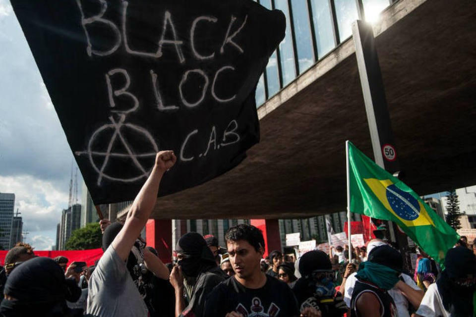 Secretário critica comparação de black blocs a PCC