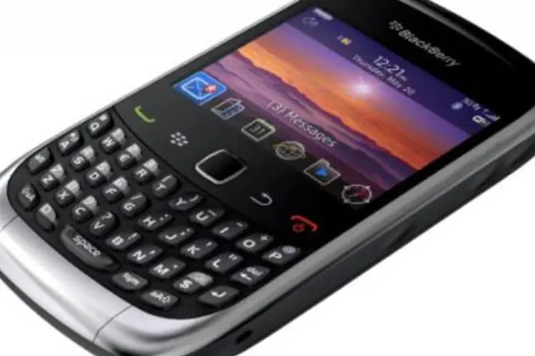 Novo modelo do BlackBerry conta com teclado QWERTY, trackpad óptico, GPS e Wi-Fi, assim como com teclas multimídia integradas