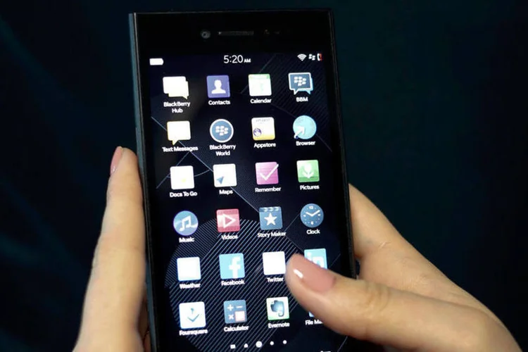 
	BlackBerry Leap: companhia tamb&eacute;m informou que planeja lan&ccedil;ar mais dois modelos ao longo dos pr&oacute;ximos meses, ambos com teclado
 (REUTERS/Gustau Nacarino)