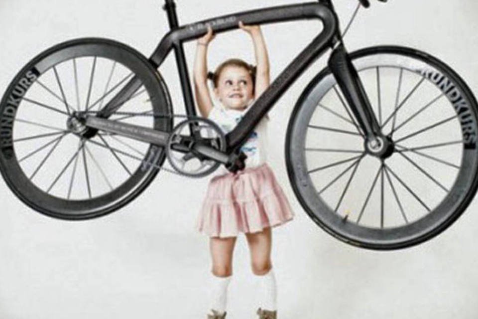 Bike ultraleve de fibra de carbono pesa só 5 kg