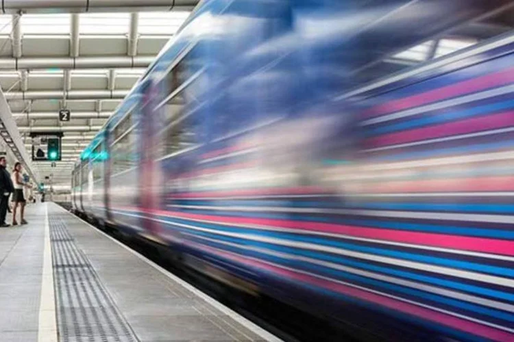 
	Metr&ocirc; em Londres: Esta &eacute; a segunda greve desde o in&iacute;cio do ano, devido &agrave; supress&atilde;o de cerca de 950 postos de trabalho nos guich&ecirc;s das esta&ccedil;&otilde;es (Divulgação/London Networkrail)