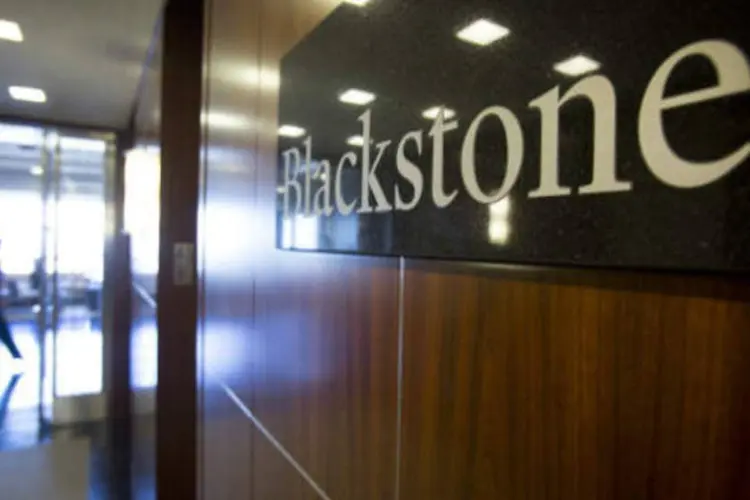 
	Logo da Blackstone em uma das paredes da sede da companhia, na regi&atilde;o Park Avenue, em Manhattan
 (GettyImages)