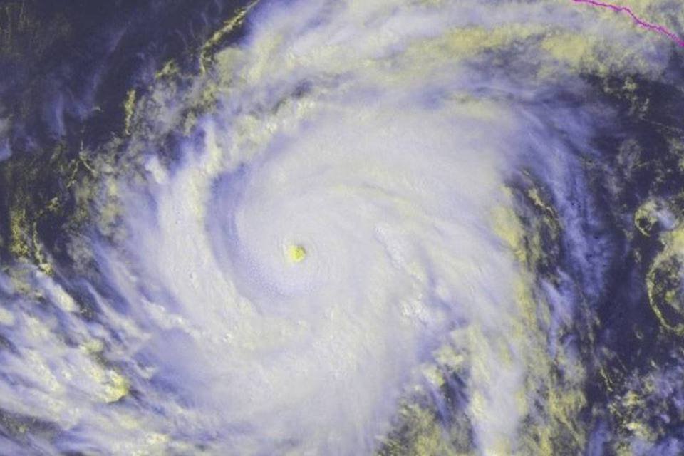 Tempestade se transforma em furacão perto das Bahamas