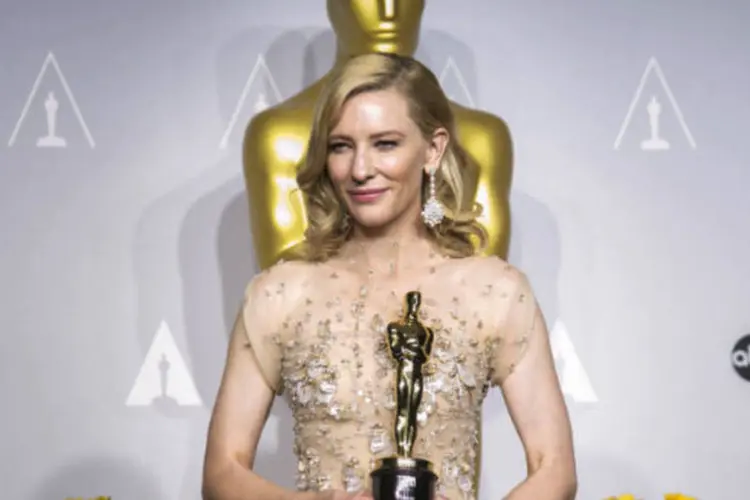 Cate Blanchett com o Oscar de melhor atriz por Blue Jasmine: Cate agradeceu especialmente Woody Allen por seu roteiro (Mario Anzuoni/Reuters)