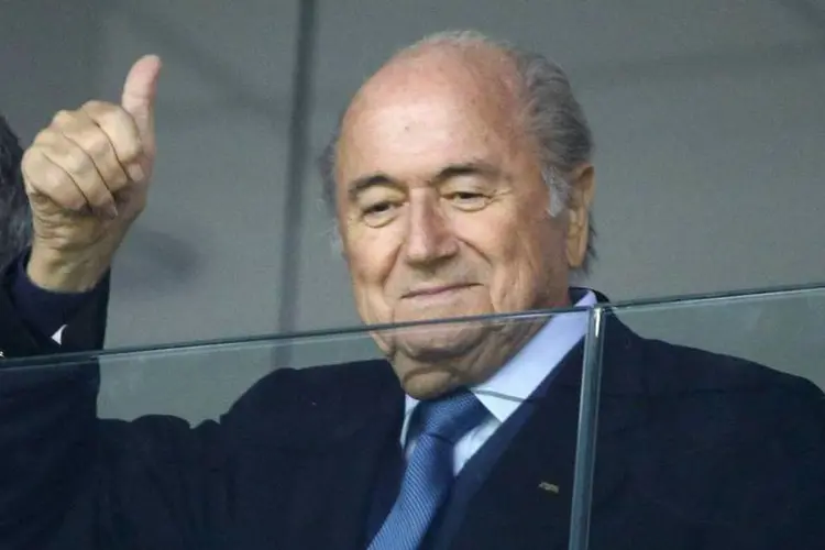 
	O presidente da FIFA, Joseph Blatter: pouco depois de iniciado o segundo turno, o advers&aacute;rio de Blatter foi &agrave; tribuna e anunciou sua desist&ecirc;ncia no pleito
 (REUTERS/Stefano Rellandini)