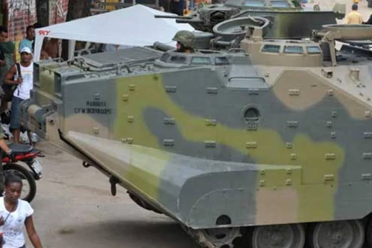 Além dos 1,6 mil militares das Forças Armadas, a Força de Pacificação conta hoje com 200 policiais militares e civis (Marcello Casal Jr./AGÊNCIA BRASIL)