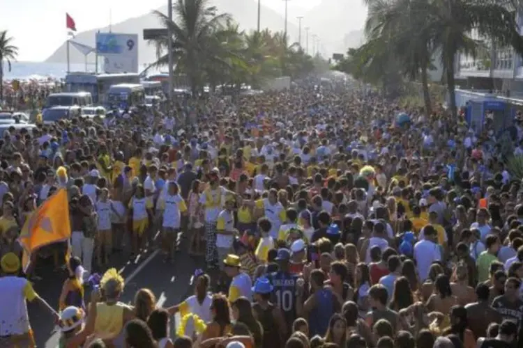 
	Bloco de carnaval no RJ: apenas para a limpeza dos blocos, foram destacados 300 garis por dia.
 (J.Egberto)