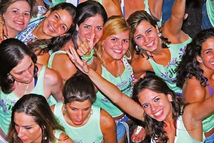 Carnaval de Salvador: mulheres representam 40% do público que adere ao abadá (Jonas Tucci)