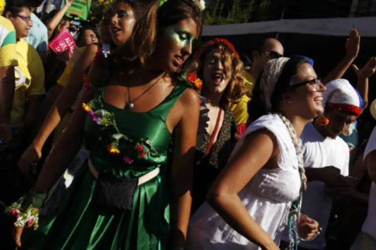 
	Carnaval de rua no Rio: nos 23 dias de pr&eacute;-carnaval, carnaval e p&oacute;s-carnaval, ser&atilde;o 8.644 agentes trabalhando nos cerca de 700 desfiles dos 457 blocos autorizados este ano
 (Pilar Olivares/Reuters)