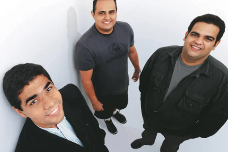 Os blogueiros Tiago Dória, Caio Novaes e Ricardo Cobra: presentes, convites e produtos exclusivos (Germano Lüders/EXAME.com)