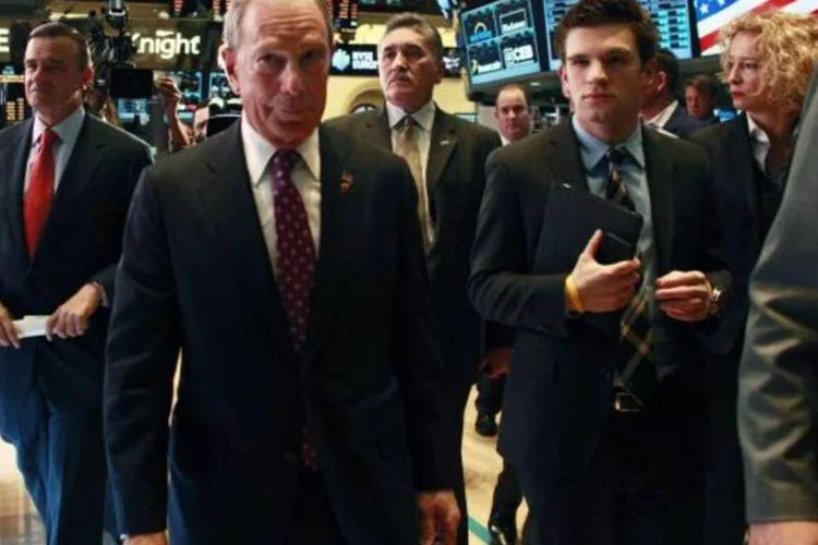 
	O prefeito da cidade de Nova York, Michael Bloomberg, participou da reabertura da NYSE, que ficou dois dias fechada com a passagem de Sandy
 (Allison Joyce/Getty Images)