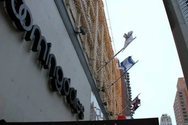 Checar a necessidade: grandes multimarcas como a Bloomingdale's já entregam no Brasil. (David Long/Flickr)