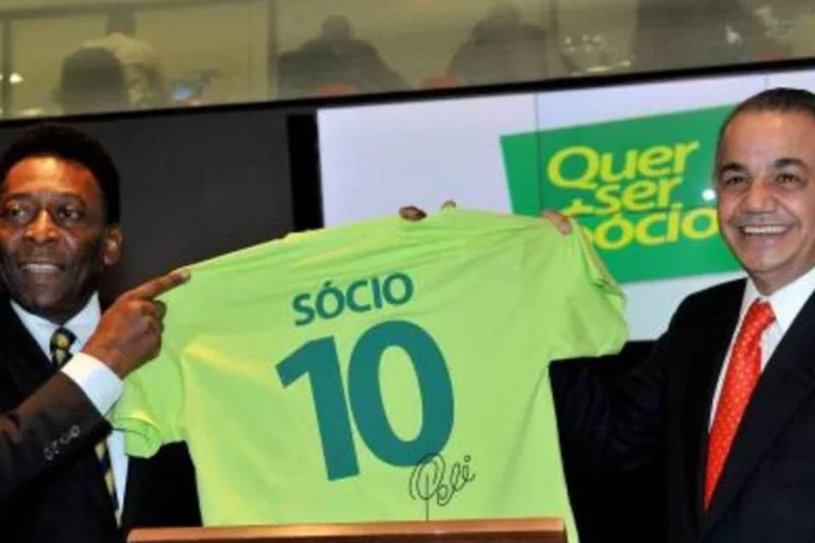 Peça publicitária para TV faz uma analogia entre a evolução da carreira de Pelé com o desenvolvimento de uma empresa
