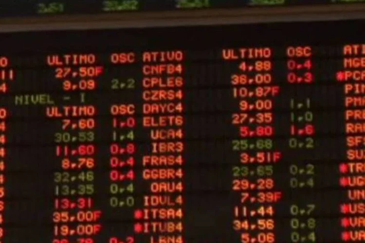 Às 11h20, o Ibovespa subia 0,46%, aos 56.793 mil pontos.