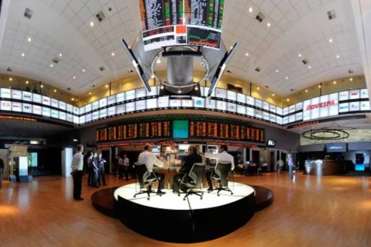 
	Interior da bolsa brasileira de valores, a Bovespa:&nbsp;a sess&atilde;o desta segunda-feira trouxe uma queda para o principal &iacute;ndice acion&aacute;rio da bolsa
 (Germano Luders)