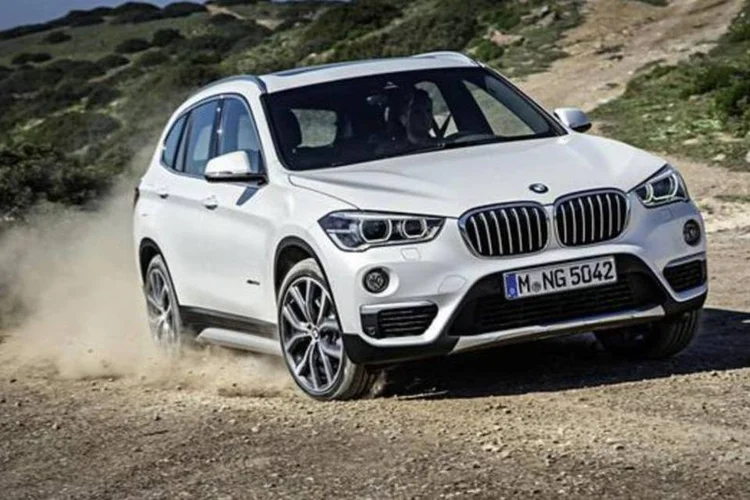 
	O BMW X1 2016 chegar&aacute; ao mercado alem&atilde;o em outubro deste ano e ser&aacute; produzido no Brasil
 (Quatro Rodas)