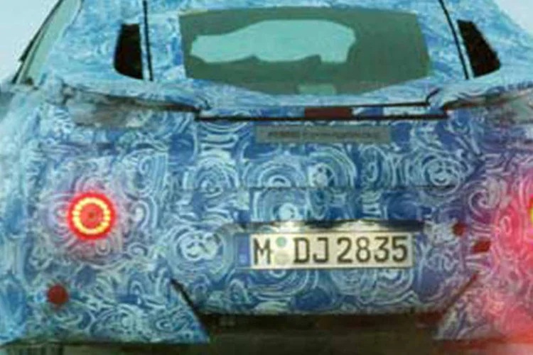 Modelo acelera de 0 a 100 km/h em apenas 5 segundos e alcança a velocidade máxima de 250 km (Divulgação)