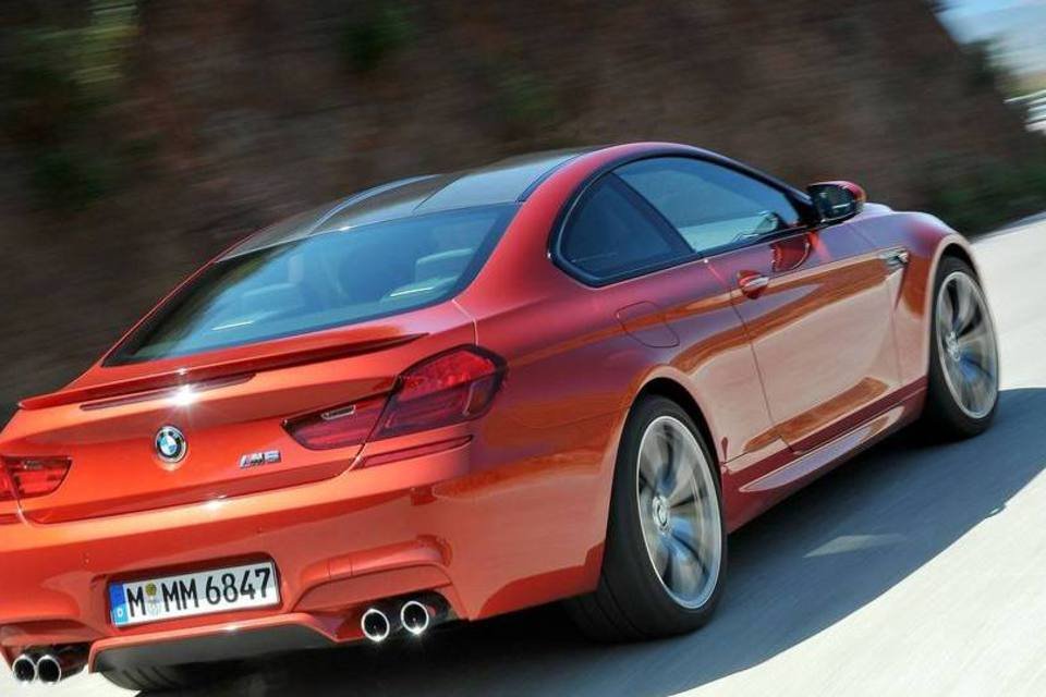 BMW tranca carro roubado à distância com o ladrão dentro