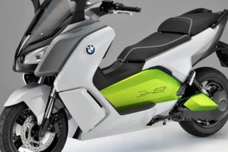 
	Moto ecol&oacute;gica da BMW: A bateria usada &eacute; de &iacute;on-l&iacute;tio, com 8 quilowatts/hora. Al&eacute;m disso, o sistema de armazenamento da moto &eacute; o mesmo usado em carros el&eacute;tricos
 (Divulgação)