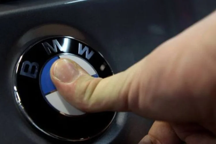 A BMW explica que incluiu o foguete no anúncio para destacar o rápido desenvolvimento da tecnologia, sem querer causar danos econômicos (Miguel Villagran/Getty Images)