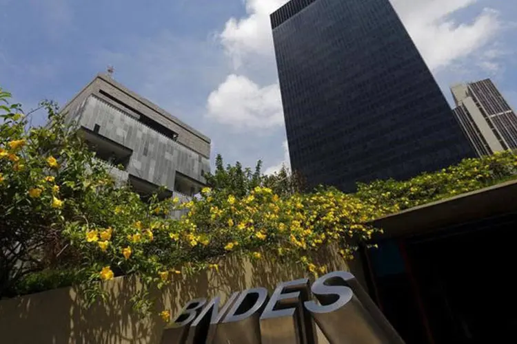 
	Sede do BNDES, no Rio de Janeiro: a al&iacute;quota estava zerada e a mudan&ccedil;a faz parte dos aumentos de impostos anunciados pelo governo na v&eacute;spera para tentar minimizar o cen&aacute;rio de d&eacute;ficit prim&aacute;rio esperado para 2016
 (REUTERS/Ricardo Moraes)