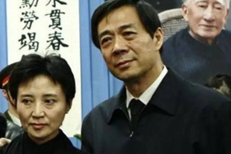 Ex-dirigente do Partido Comunista chinês Bo Xilai (à direita) e sua esposa Gu Kailai durante evento em Pequim: julgamento de Kailai, envolvida no maior escândalo político chinês em três décadas, começa nesta quinta-feira (Reuters)