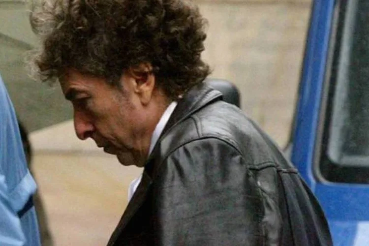 
	Roqueiro Bob Dylan: cantor havia declarado que &quot;se voc&ecirc;s t&ecirc;m a Ku Klux Klan no sangue, os negros podem sentir, sem d&uacute;vida. Assim como os judeus podem sentir sangue nazista, e os s&eacute;rvios, sangue croata&quot;
 (Christopher Furlong/Getty Images)