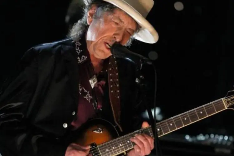 
	Bob Dylan tocando guitarra el&eacute;trica: o influente artista falou pela primeira vez sobre as acusa&ccedil;&otilde;es, dizendo que no folk e no jazz &quot;a cita&ccedil;&atilde;o &eacute; uma tradi&ccedil;&atilde;o rica e enriquecedora&quot;
 (Kevin Winter/Getty Images)