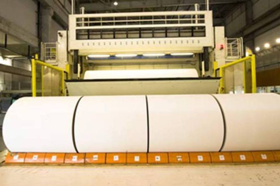 
	Bobina de papel cart&atilde;o na f&aacute;brica da Klabin: a unidade ter&aacute; capacidade para produzir 1,5 milh&atilde;o de toneladas anuais de celulose
 (Divulgação)